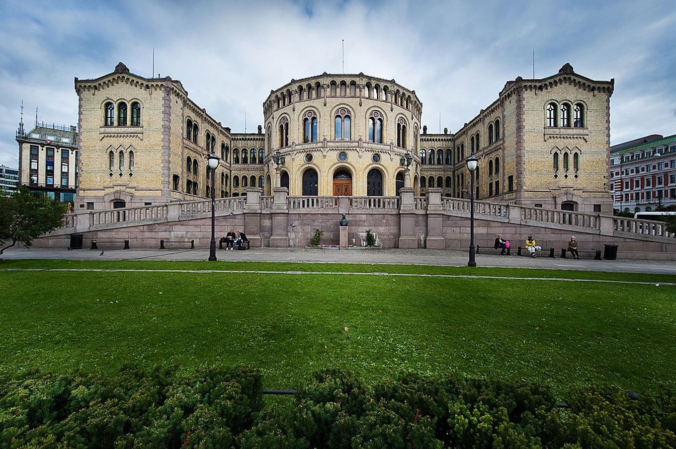 Skolehager i debatt på stortinget